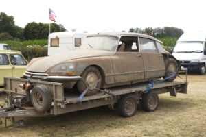 Citroen DS19 in need of work