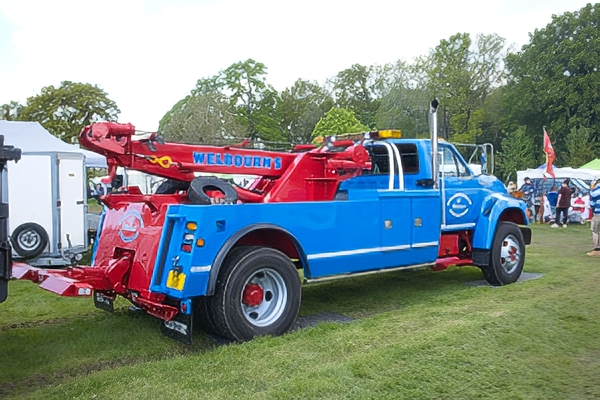 Small recovery truck