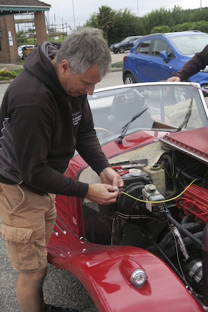 Angua repairing alternator